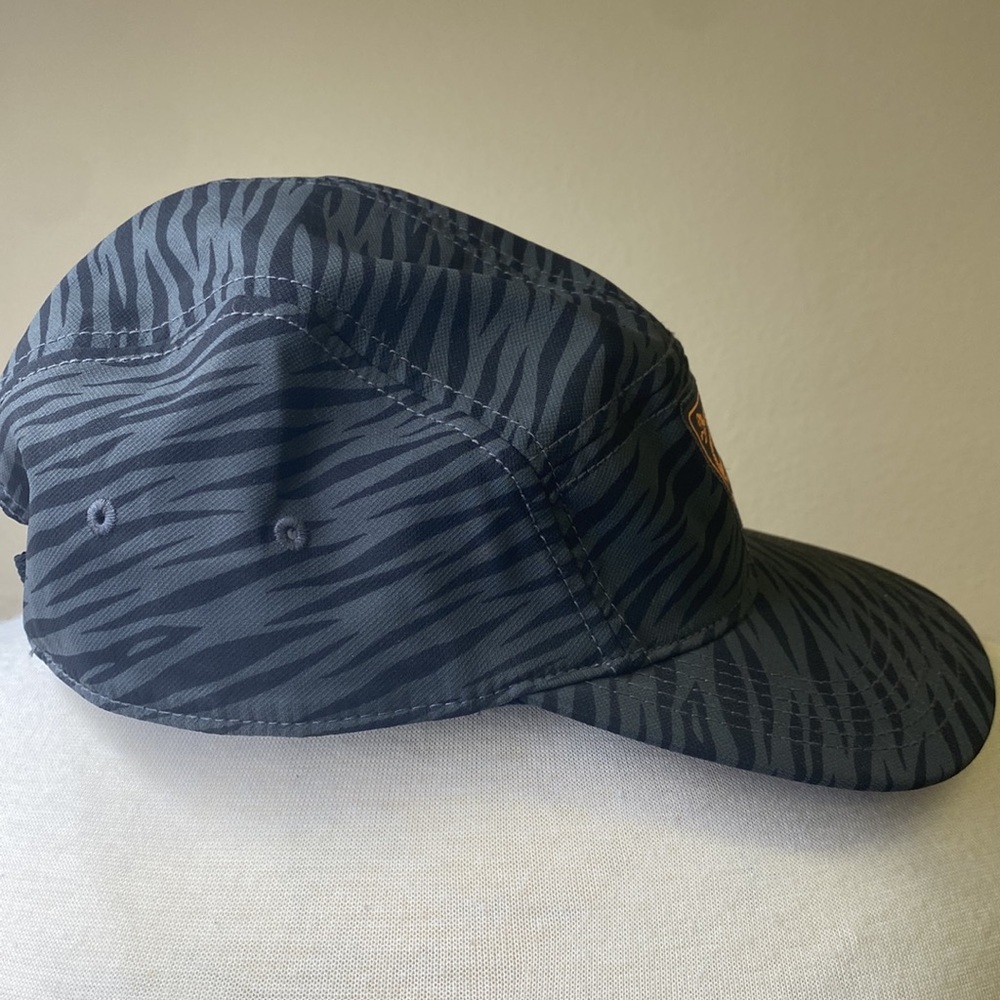 Nike AW84 Kobe Bryant Black Mamba 5 Panel Zebra Stripe Hat Cap - Picture 6 of 8